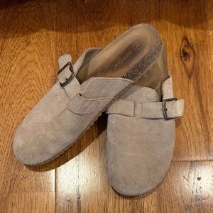 Cat & Jack Taupe Suede Buckle Slip-On clogs sz 5 big girl